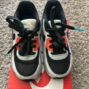 Hardly worn with the box like new Nike unisex sneakers